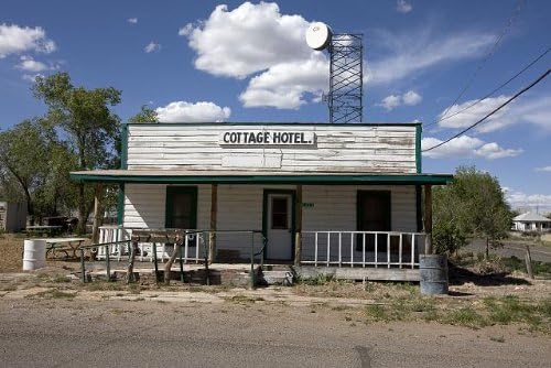 צילום: מלון קוטג 'היסטורי, כביש 66, זליגמן, אריזונה, אריזונה, מאי 2009, עננים, חיצוניים